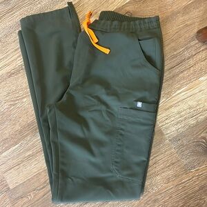 Fig scrubs moss green